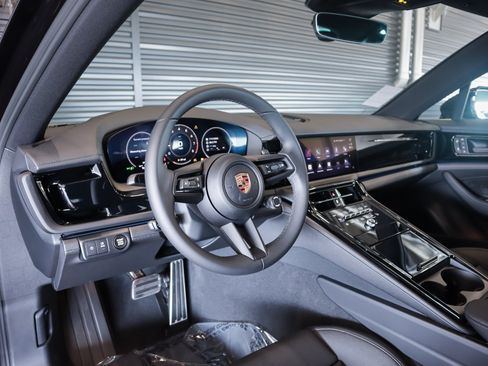 New 2026 Porsche Panamera RWD image 4