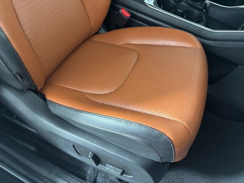 Used 2025 Kia Carnival SX Prestige image 28