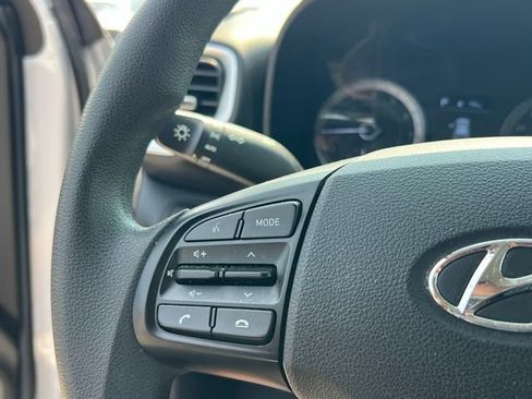 Used 2020 Hyundai Venue SEL FWD image 20