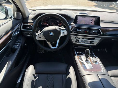 Used 2022 BMW 750i xDrive AWD/4WD image 23