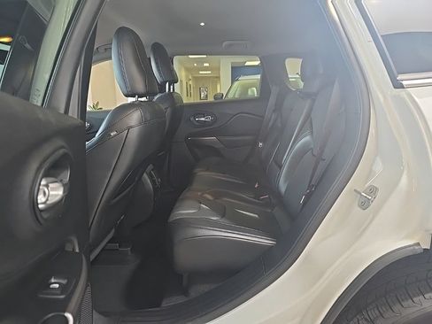 Used 2019 Jeep Cherokee Limited AWD/4WD image 29
