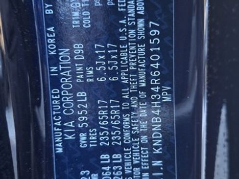 Used 2024 Kia Carnival LX image 21