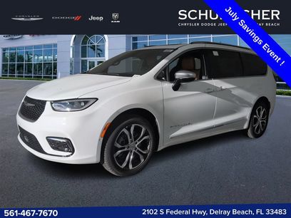 New 2025 Chrysler Pacifica Pinnacle w/ Trailer Tow Group