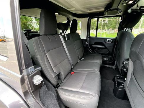 Used 2018 Jeep Wrangler Unlimited Sahara AWD/4WD image 25
