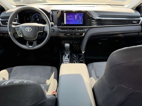 Used 2025 Toyota Camry LE image 2