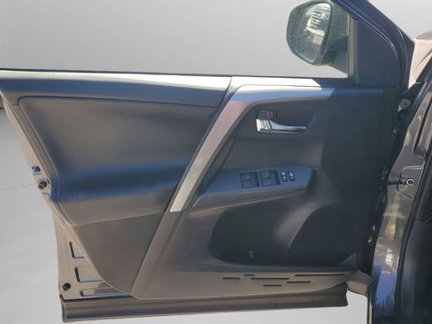 Used 2018 Toyota RAV4 XLE image 25