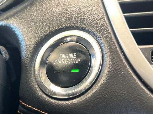 Used 2022 Chevrolet Trax LT w/ LT Convenience Package FWD image 23