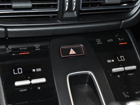 Certified 2026 Porsche Macan AWD/4WD image 15