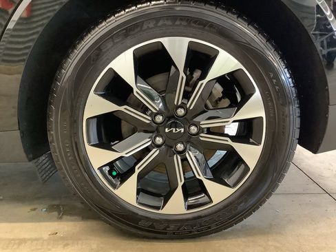 Certified 2023 Kia Carnival EX FWD image 21