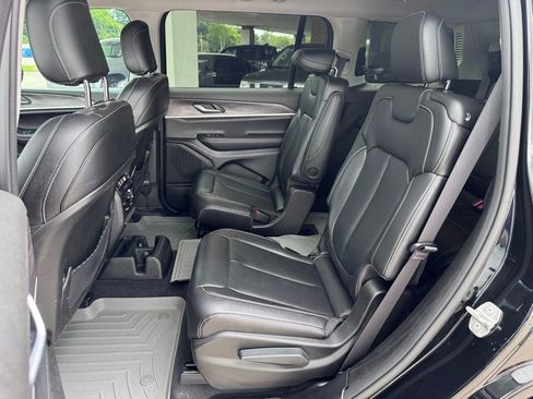 Used 2023 Jeep Grand Cherokee L Limited AWD/4WD image 18