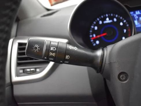 Used 2013 Hyundai Veloster w/ Style Pkg FWD image 25