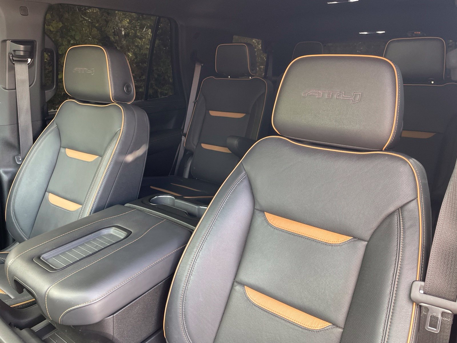 Used 2024 GMC Yukon AT4 w/ Technology Package AWD/4WD image 31