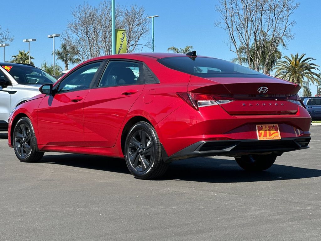 Used 2023 Hyundai Elantra SEL FWD image 3