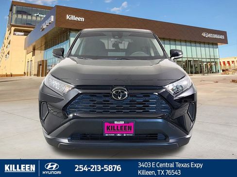 Used 2022 Toyota RAV4 LE image 2