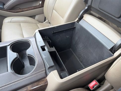 Used 2018 Chevrolet Suburban LT image 27