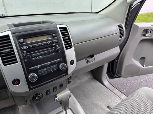 Used 2012 Nissan Frontier SV w/ SV Premium Utility Pkg AWD/4WD image 23