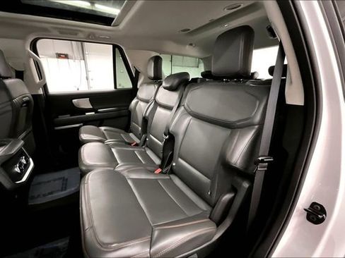Used 2025 Ford Expedition Active AWD/4WD image 25