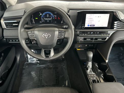 Used 2025 Toyota Camry LE FWD image 13