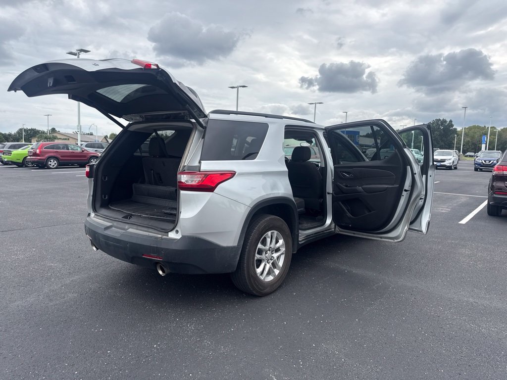 Used 2019 Chevrolet Traverse LT FWD image 17