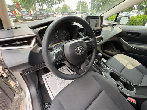 Used 2025 Toyota Corolla LE FWD image 27