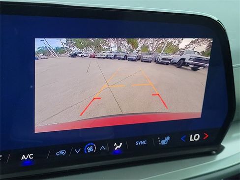 New 2026 Chevrolet Traverse LT image 15