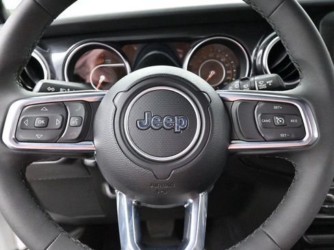 Used 2023 Jeep Wrangler Unlimited Sahara AWD/4WD image 16