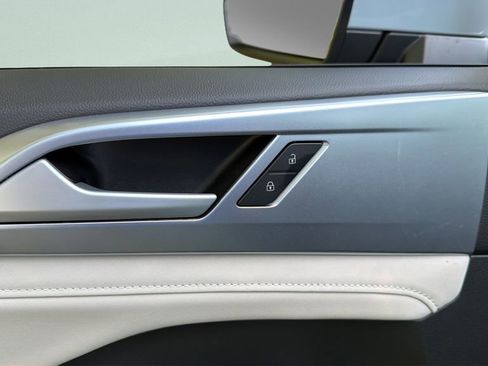 New 2026 Volkswagen Taos SE image 39