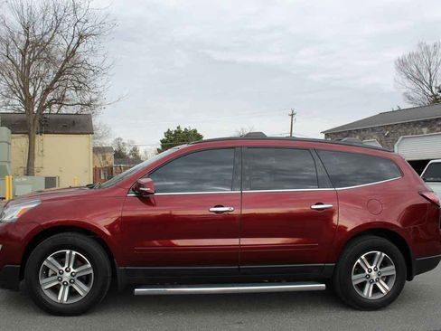 Used 2017 Chevrolet Traverse LT image 11