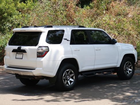 Used 2017 Toyota 4Runner TRD Off-Road Premium AWD/4WD image 8
