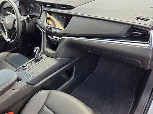 Certified 2025 Cadillac XT6 Luxury FWD image 25