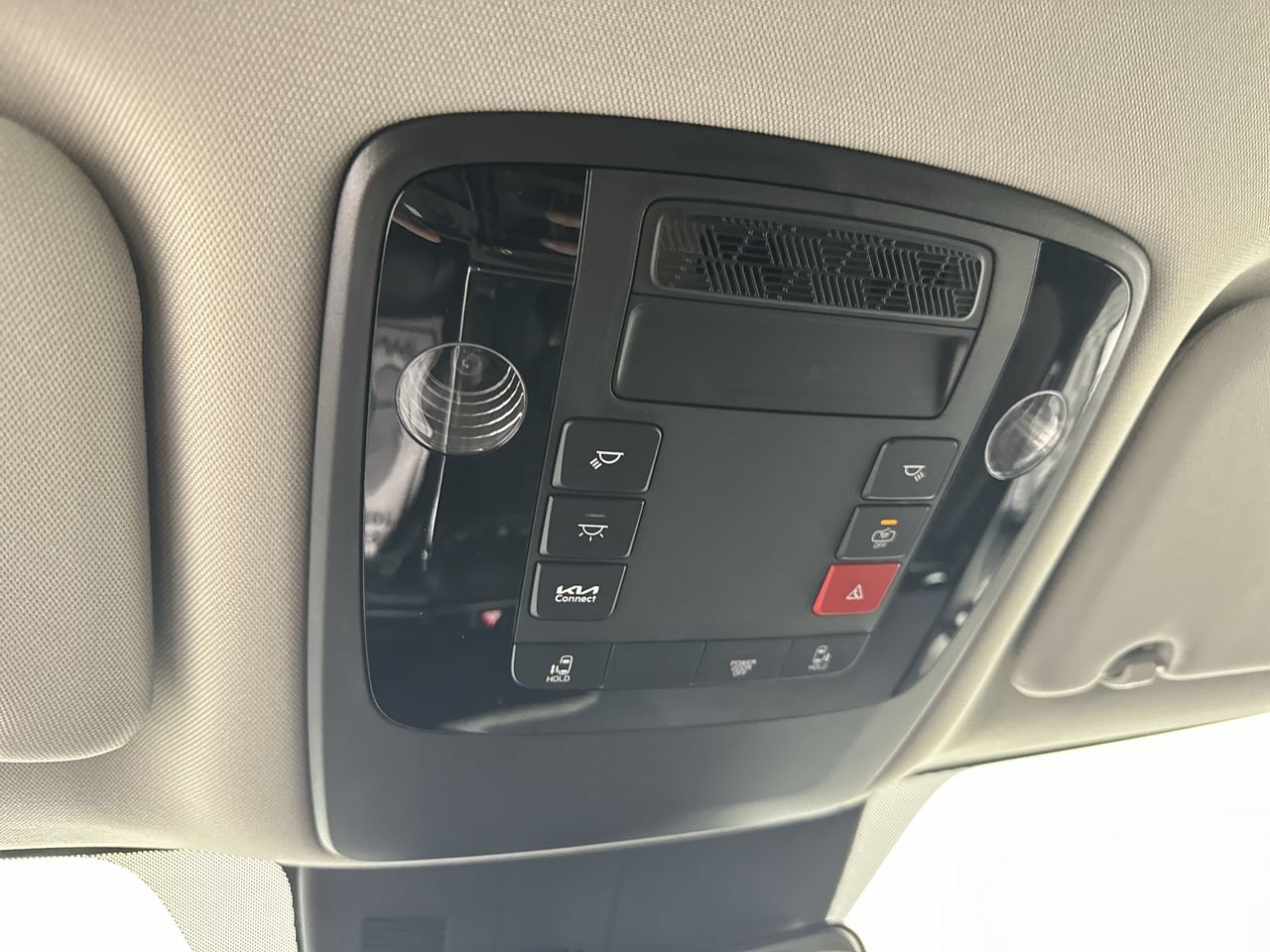 Certified 2026 Kia Carnival FWD image 10