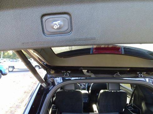 Used 2018 Ford Explorer Platinum image 12