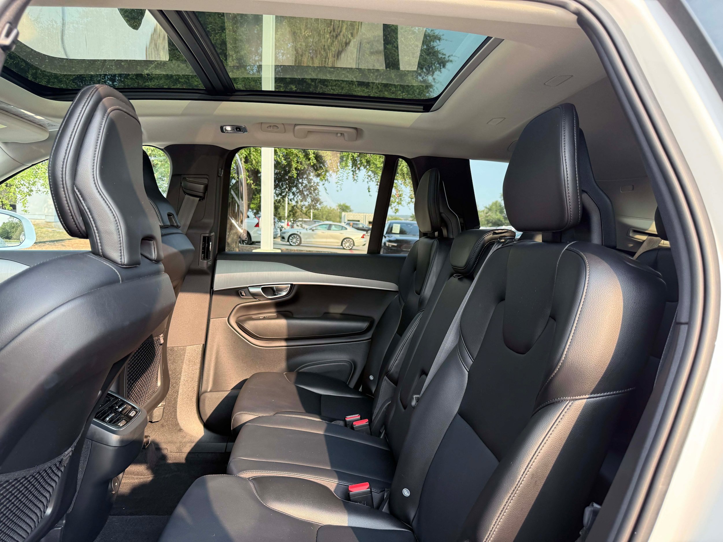 Used 2022 Volvo XC90 T5 Momentum AWD/4WD image 16