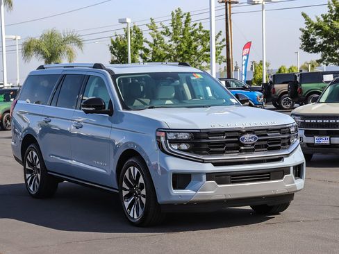 Certified 2025 Ford Expedition Max Platinum w/ Driver's Package AWD/4WD image 3