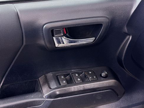 Used 2019 Toyota Tacoma TRD Sport AWD/4WD image 15