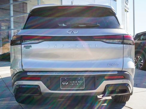 Used 2023 INFINITI QX60 Luxe w/ Performance Audio Package image 10