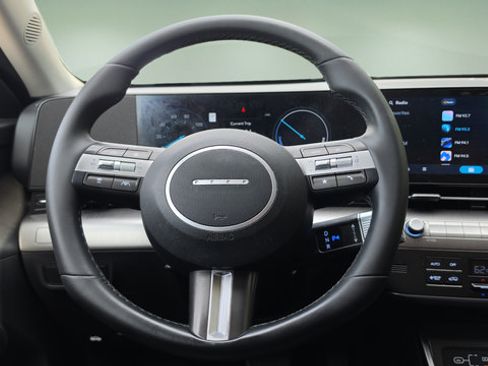 Used 2024 Hyundai Kona SEL FWD image 9