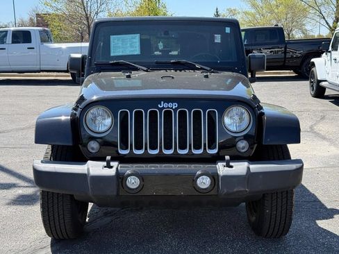Used 2016 Jeep Wrangler Sahara w/ Dual Top Group AWD/4WD image 10