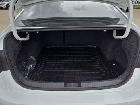 Used 2023 Volkswagen Jetta SE w/ Panoramic Sunroof Package image 29