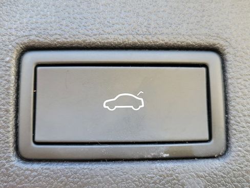 Used 2022 Volkswagen Tiguan SE image 12