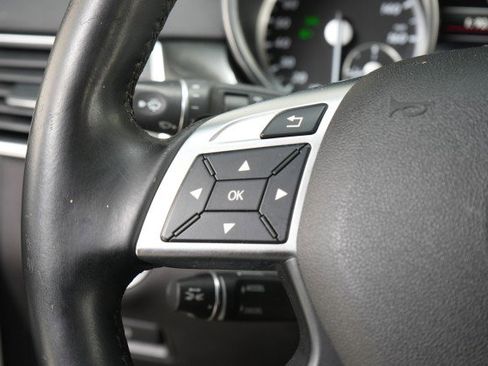 Used 2016 Mercedes-Benz GL 550 4MATIC image 46