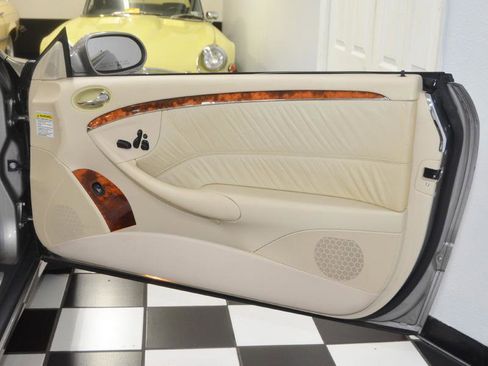 Used 2005 Mercedes-Benz CLK 320 3.2L image 22