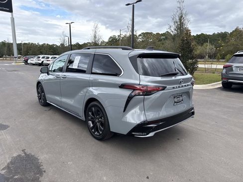 Used 2024 Toyota Sienna XSE image 5