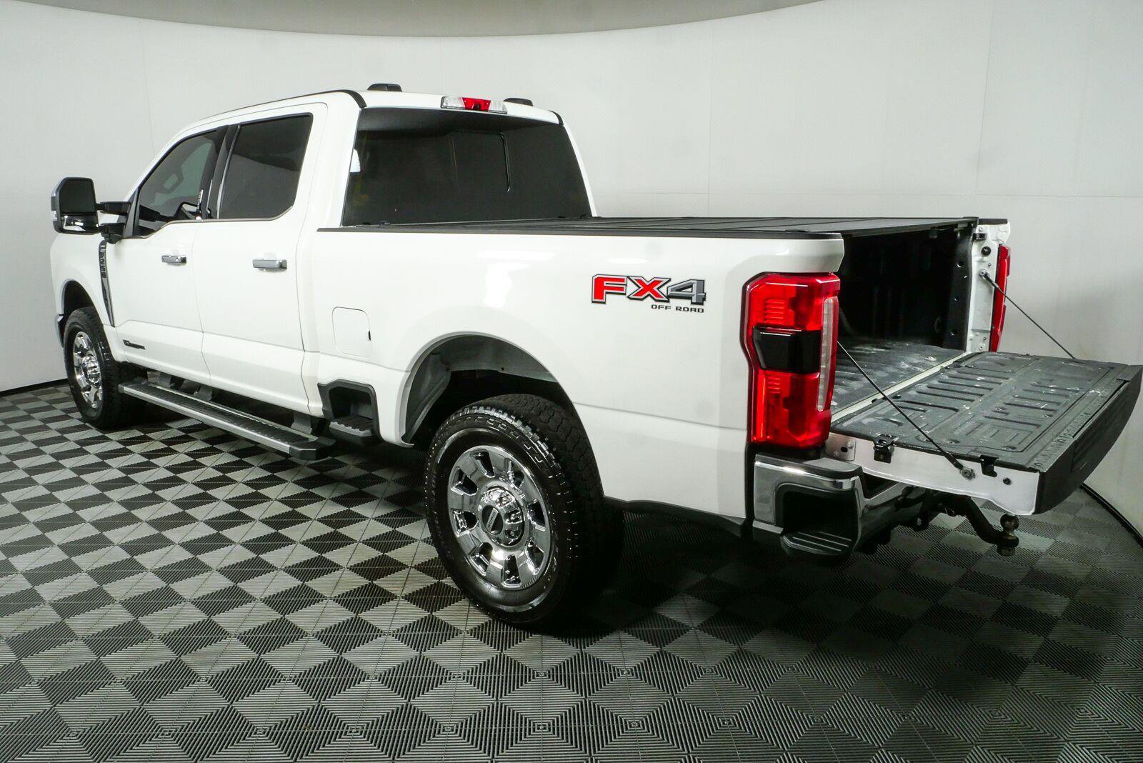 Used 2024 Ford F250 Lariat w/ Chrome Package AWD/4WD image 32