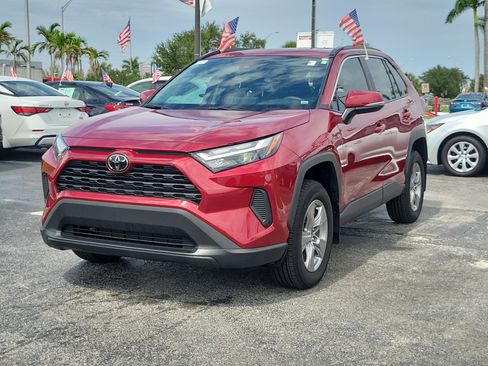Used 2025 Toyota RAV4 XLE w/ Convenience Package FWD image 5