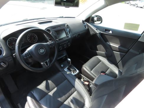 Used 2017 Volkswagen Tiguan Sport AWD/4WD image 11