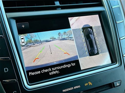 Used 2020 Lincoln Nautilus Black Label w/ Class II Trailer Tow Package image 14