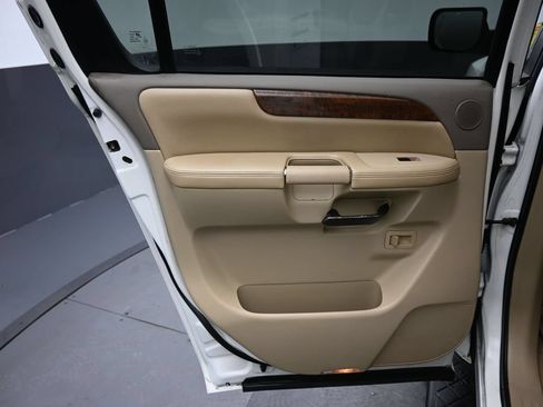 Used 2011 Nissan Armada Platinum w/ 2nd Row Captain Seat Pkg RWD image 27