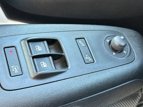Used 2025 RAM ProMaster 2500 w/ Convenience Group FWD image 17