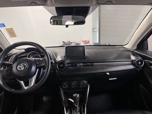 Used 2017 Toyota Yaris iA image 21